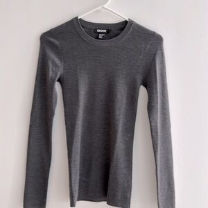 DKNU Cashmere Heather Grey Sweater
Excellent Condition Size P